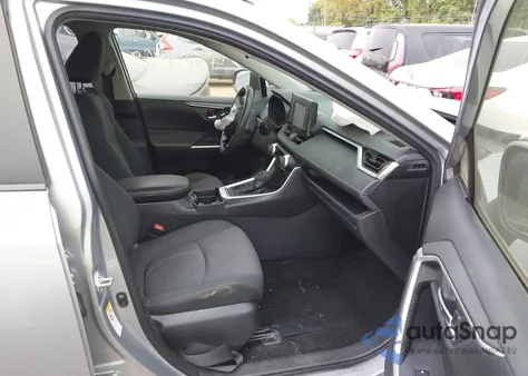 2019 Toyota Rav4 Xle z USA, uszkodzony, nr VIN JTMP1RFV0KD024555